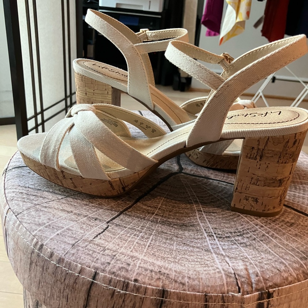 Like new size 11 Lifestride Lucky heeled sandal - Picture 4 of 9